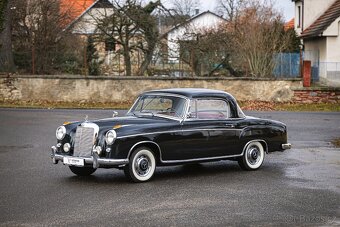 Mercedes-Benz 220S Coupé - 3