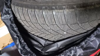 Prodám zimní pneu Brigestone Blizzak - 3