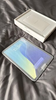 Apple IPad 11palcový Air 128GB M2 - hvězdně bílý - 3