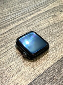 Apple Watch SE (2022) - 3