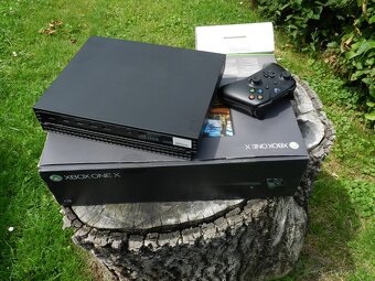Xbox One X 1TB - 3