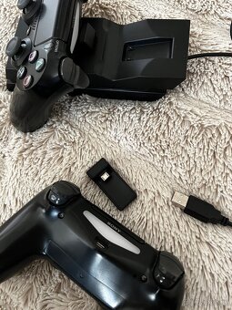Nabíjecí stojan na ovladače PlayStation se dvěma ovladači - 3