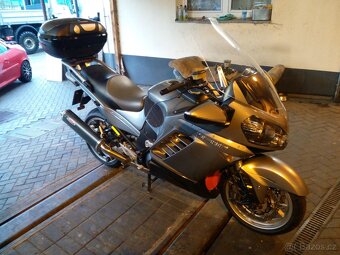 Kawasaki GTR 1400 - 3