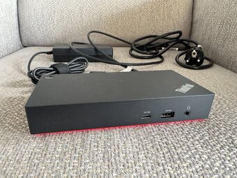 ThinkPad Universal USB-C Dock 40AY - 3
