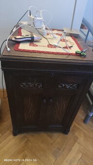 Skříň na gramofon rv.1939,který bohužel chybí - 3