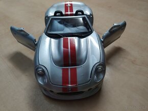 Model v měřítku 1:24 SCHELBY séries 1. 1999 cabrio - Burago - 3