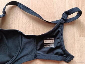 Nová dívčí sportovní podprsenka Nike, vel. 32C - 3