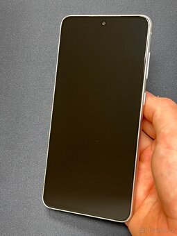 Samsung Galaxy S21 FE 256GB Bílý - 3