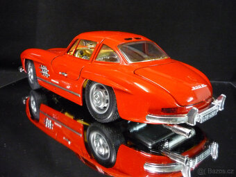 Mercedes Benz 300 SL červený Bburago 1/18 - 3