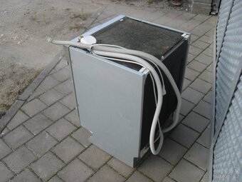 VESTAVNÁ MYČKA MIELE,LUXUSNÍ ZNAČKA,NEREZ,LCD,TURBO.tř.A+ - 3