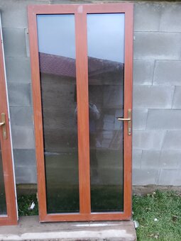 Vchodové dveře plastové . 90 L - 3