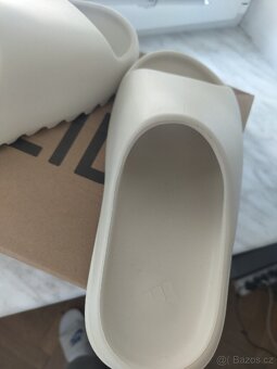 Yeezy slide - 3