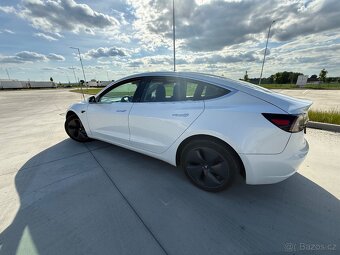 Tesla model 3 - 3
