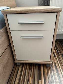 Jednolůžková postel 90x200, matrací, roštem a nočním stolkem - 3