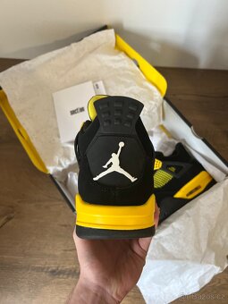 Air Jordan 4 Retro "Thunder" - 3