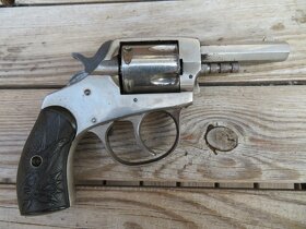 Americky historicky revolver v cal 32 - 3
