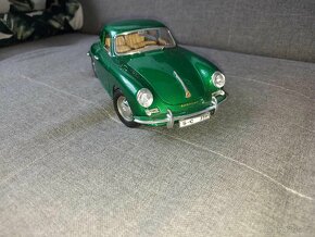Krasne zelene Porsche v 1/18 Burago - 3