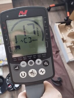 Detektor kovů Minelab Equinox 800, dohledávačka a bag - 3