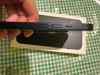 Prodám nový IPhone 13 128 GB zdarma Cellularline Sensation - 3