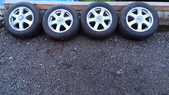 Škoda Octavia 1 kompletní kola Dunlop. - 3