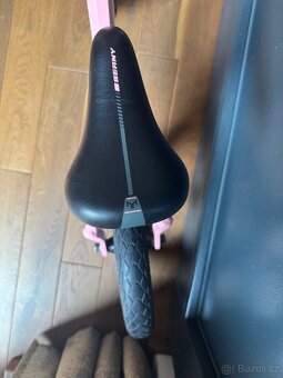 Beany Zero 12 růžové – lehké dětské odrážedlo - 3