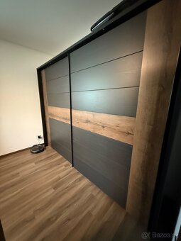Šatní skříň 270x61x209 - 3