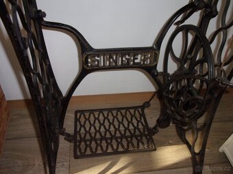 STARÝ ŠLAPACÍ ŠICÍ STROJ - SINGER - 3