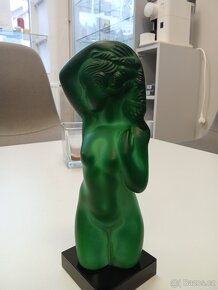 skleněná soška dívky malachitove sklo - 3