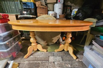 Dřevěný oválný jídelní stůl z masivu - 3