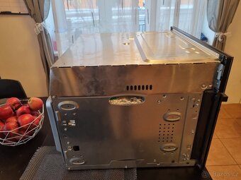 Vestavěná trouba AEG model KMR721000B - 3