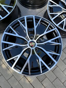 Original Porsche Taycan - 3