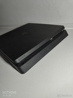 PlayStation 4 slim - 3