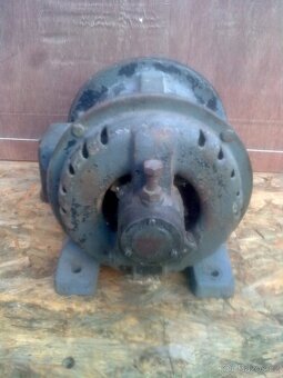 Historický elektromotor 1,5 Kw. - 3