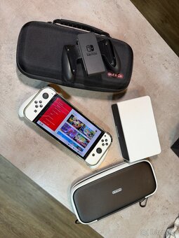 Nintendo Switch OLED 7" bílá barva - 3