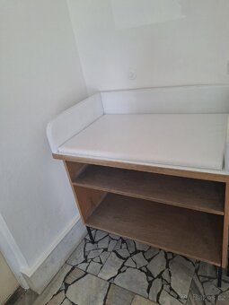 Daruji židle, věšák, přebalovací pult - 3