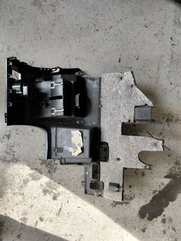 plast kolem spínače světel fabia I černý - 3