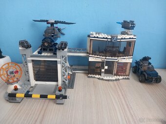 Lego Super Heroes: Bitva o základnu Avengerů 76131 - 3