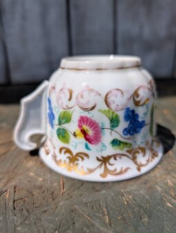 Starožitný porcelánový hrnek, luční květy, hrozno. - 3