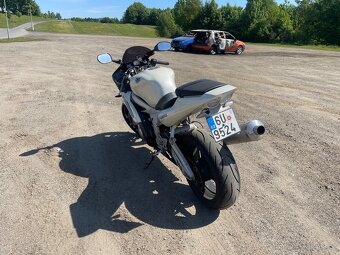 Yamaha R6 - 3