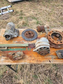 Nahradni díly na motor Mercedes w111 - 3