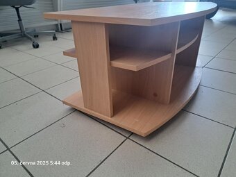 TELEVIZNÍ STOLEK - 3