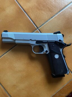 Airsoftova pistol na plyn - 3