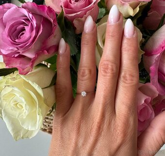 Zásnubní prsten z bílého zlata a s brilianty 0,19 CT - 3