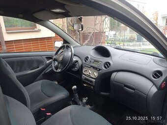 Toyota Yaris 1.0 VVT-i 48kW, Benzín, r.v. 2003 - 3