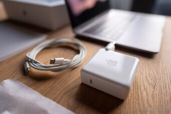 MacBook Pro 13" M1 2020 8 GB SSD 512 GB TOP STAV - 3