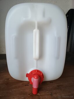 Plastový kanystr 30 litrů - 3