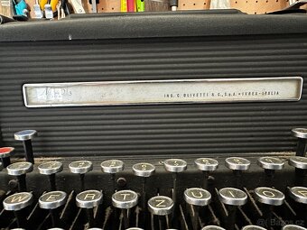 Psací stroj Olivetty - 3