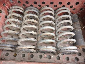 Škoda 100 náhradní díly - 3