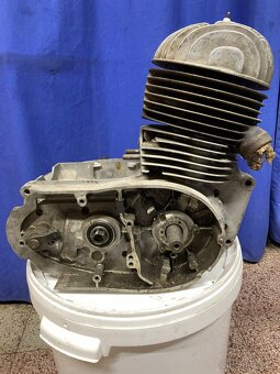 motor ČZ 175 -dvouj výfuk - 3
