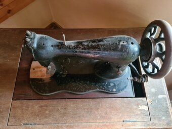 Singer historický šicí stroj - 3